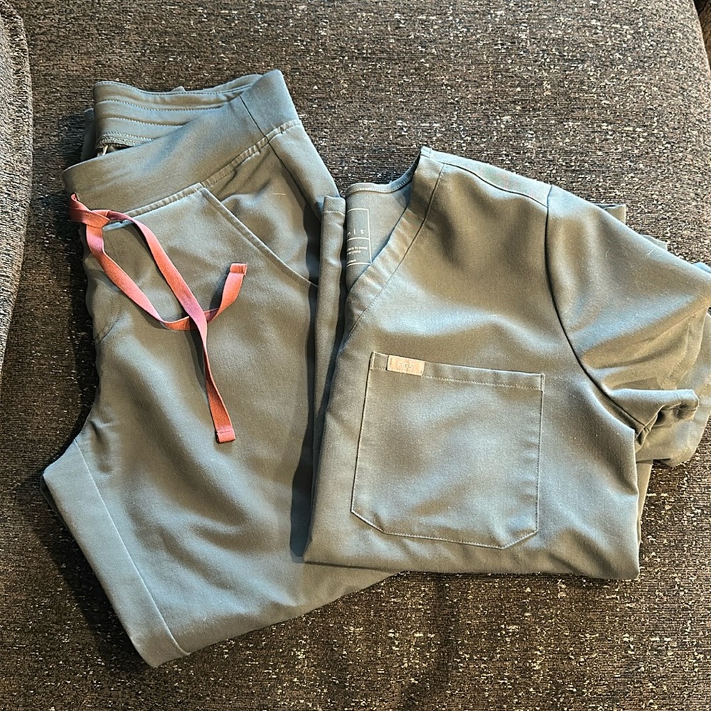 FIGS Zamora Jogger/One Pocket Top Set
